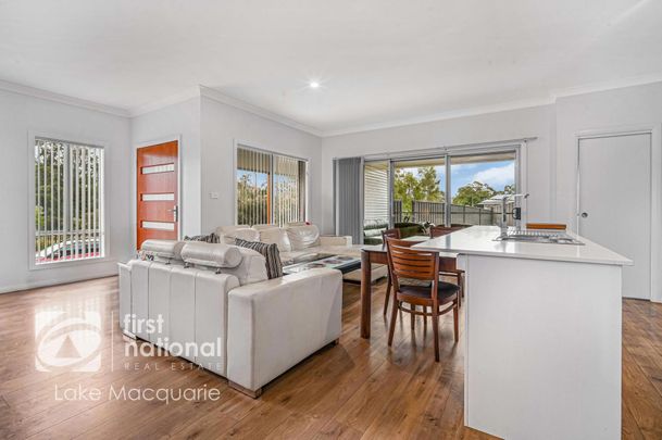LARGE 4 BEDROOM TOWNHOUSE - Photo 1