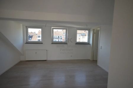 Helle frisch renovierte 3-Raumwohnung im DG in energetisch saniertem Haus! - Foto 3