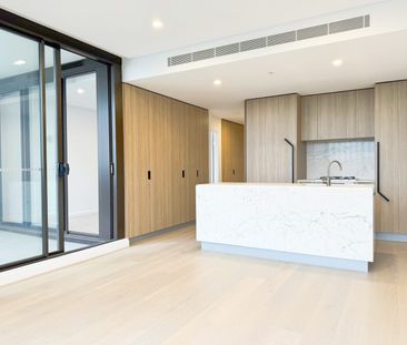 Sky and Tree Top View Apartment on Level 13 - Photo 4