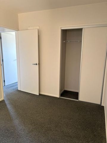 Cosy 2BR Unit w/ Deck, Carport and Full Kitchen - Photo 2