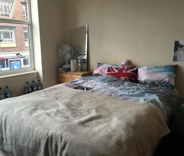 3 bedroom apartment to rent - Photo 4