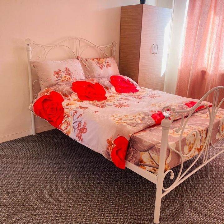 Room in a Shared Flat, Harts Lane, IG11 - Photo 1