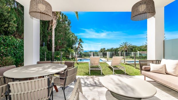 Luxurious Townhouse with Sea Views in Prestigious Sierra Blanca, Marbella - Photo 1
