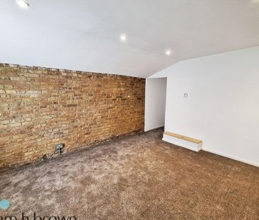 London Road, GRAYS - Photo 3