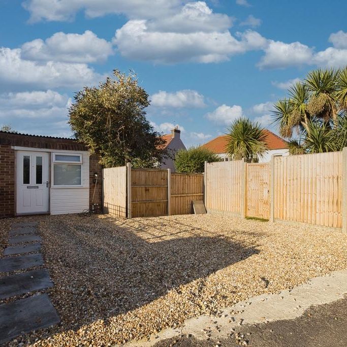 2 bedroom bungalow to rent - Photo 1