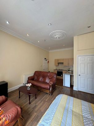 Studio to rent - Photo 1