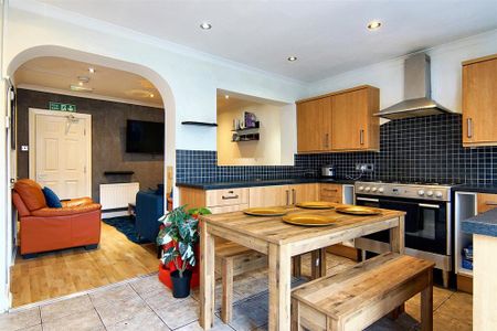 1 bedroom in a house share to rent - Photo 3