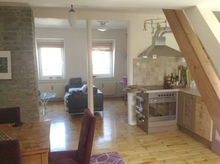 Luftig möblierte Maisonette im französischen Stil mit Dachterrasse - Photo 3