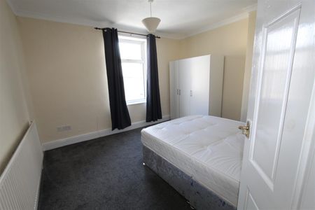 2 bed house to rent in Oak Street, Burnley, BB12 - Photo 4
