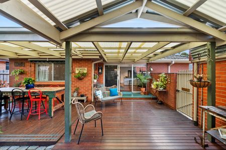 Modern Comfort Meets Convenience in Burwood East - Photo 4