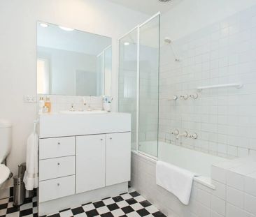 Amazing views over Albert Park - Photo 4