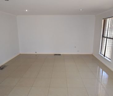 Comfortable Family Home - Photo 3