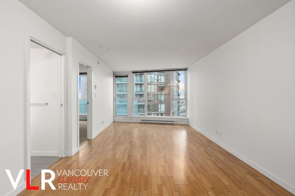 Condo in Downtown Vancouver, BC - Photo 1