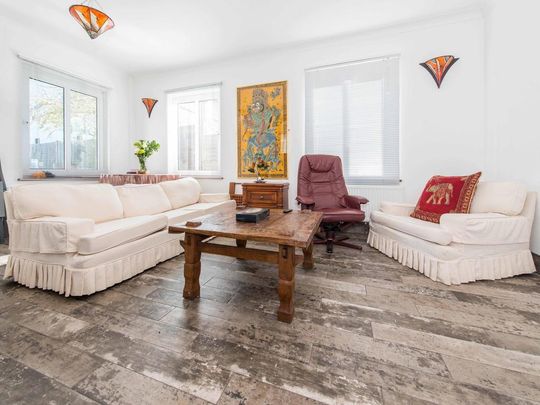 Guy Road, Wallington - Photo 1