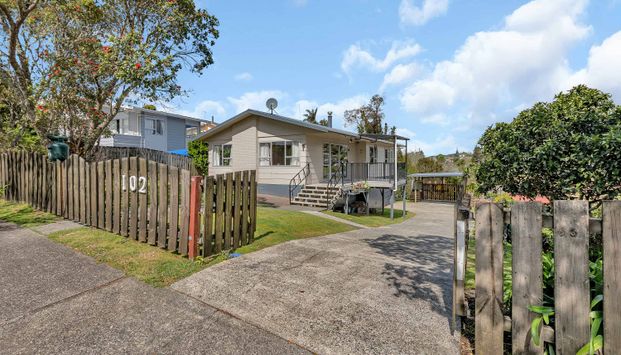Three Bedroom Family Home with Scenic Views - Photo 1