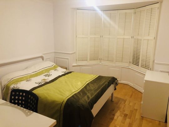 Room in a Shared Flat, Weardale Road, SE13 - Photo 1