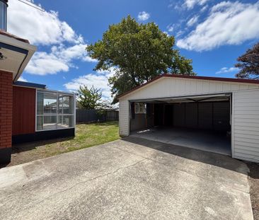 3-bedroom Home in the Heart of Burwood - Photo 2