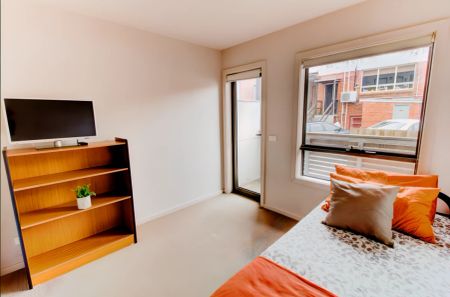 Large 1 Bedroom - Photo 4