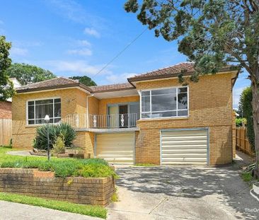 Stunning Family Home with Convenience at your Doorstep! - Photo 3