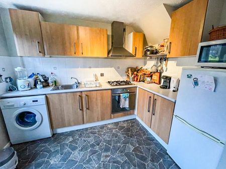3 bed Semi-Detached House for Rent - Photo 5