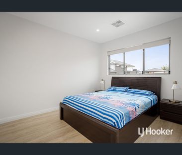 Stunning 5 Bedroom Luxurious Home - Fantastic Location! - Photo 5