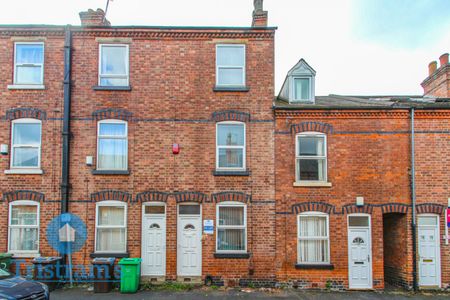 4 bed Mid Terraced House for Rent - Photo 4