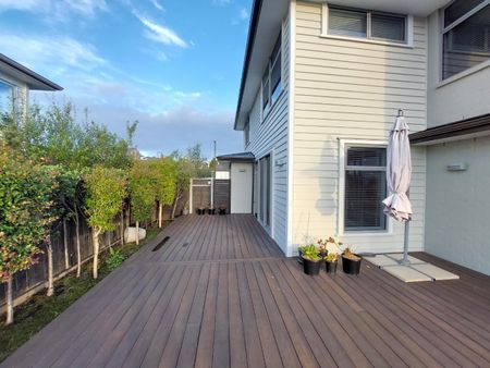 Spacious family Home in Millwater - Photo 3