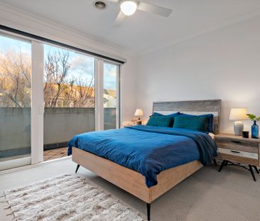 3 Bedroom Townhouse with Spacious Living Zones! - Photo 2