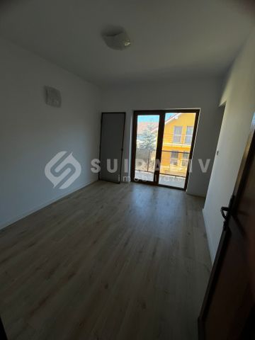 Casa individuala la prima inchiriere cu 4 camere, 4 bai, curte in cartierul Europa - Fotografie 3