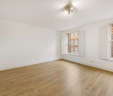 2 bedroom maisonette in London - Photo 3