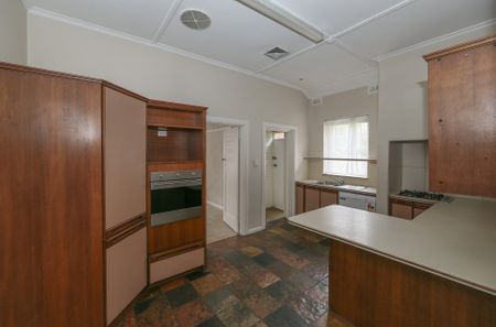 Three Bedroom Family Home on Quiet Tree-Lined Street - Photo 4