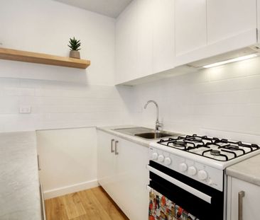 Renovated Studio Apartment - Photo 1