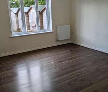 **** Apply on line *** Intermediate rental 1 bed Ground Floor Flat Heol Y Pibydd, Gorseinon. Salary over 17k * - Photo 2