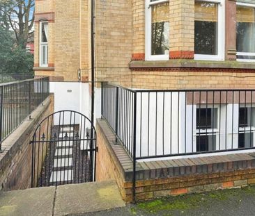 2 bedroom Flat To Let - Photo 4