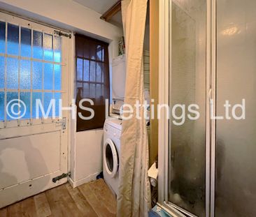 4 Bedroom End Terraced House for rent in Well Close Rise - Photo 2