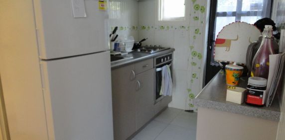 Single level brick and tile sunny unit - Photo 2