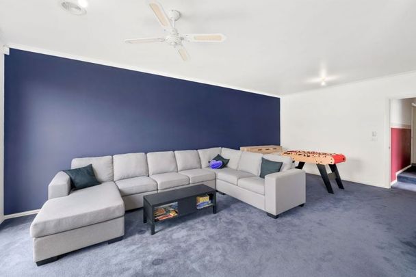 8 Freesia Court, Whittington - Photo 1