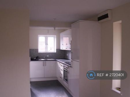 2 bedroom semi-detached house to rent - Photo 2