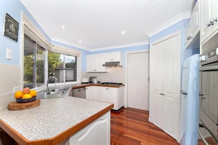 Well-Appointed Townhouse - CTHS Catchment! - Photo 3