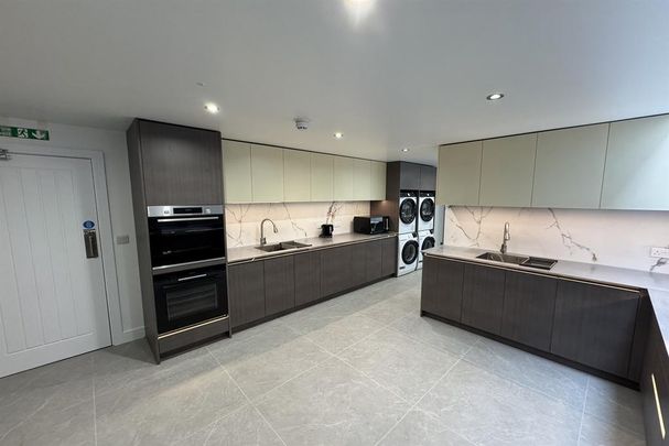 1 bedroom in a house share to rent - Photo 1