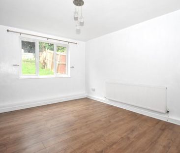 3 bedroom Bungalow To Let - Photo 4