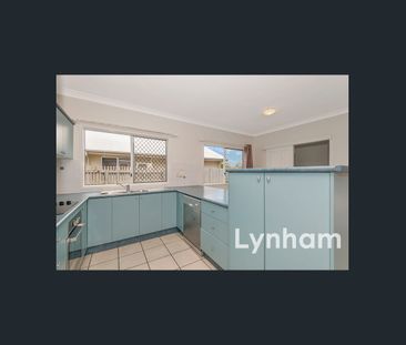 Central 3 Bedroom Home With In-Ground Pool - Photo 3