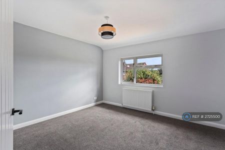 3 bedroom semi-detached house to rent - Photo 2