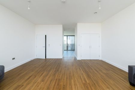 3 bedroom flat to rent - Photo 2