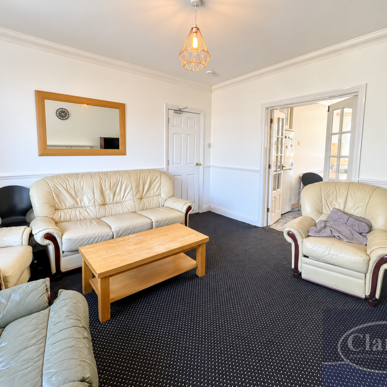 5 bedroom detached house to rent - Photo 1