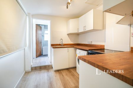 3 bedroom terraced to rent Sutherland Road - Photo 4
