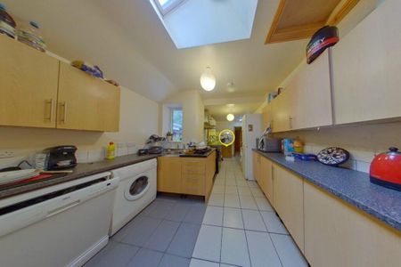 6 bedroom terraced house to rent - Photo 2