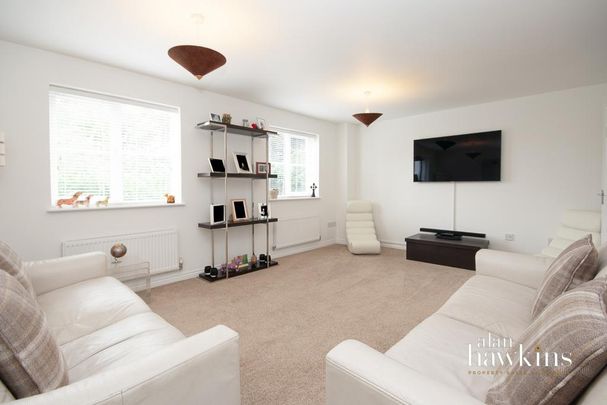 3 bedroom end of terrace house to rent - Photo 1