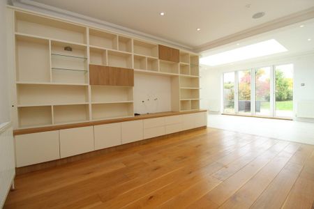 4 bedroom detached house to rent - Photo 2