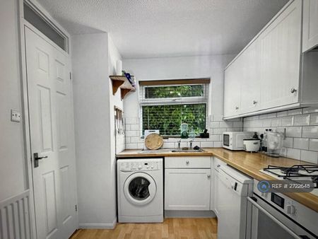 2 bedroom semi-detached house to rent - Photo 5